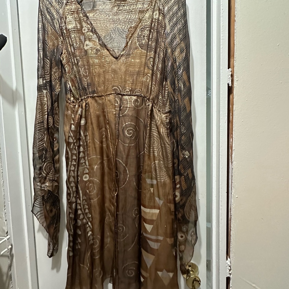 MAX MARA ITALY gold thread, bell sleeve, silk sheer, lined. No size, fits small